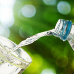 Los beneficios de beber agua al despertar